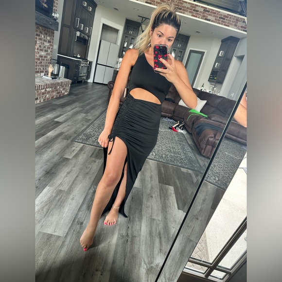 SUPERDOWN ALANIE MAXI DRESS BLACK. NWT - Picture 2 of 5